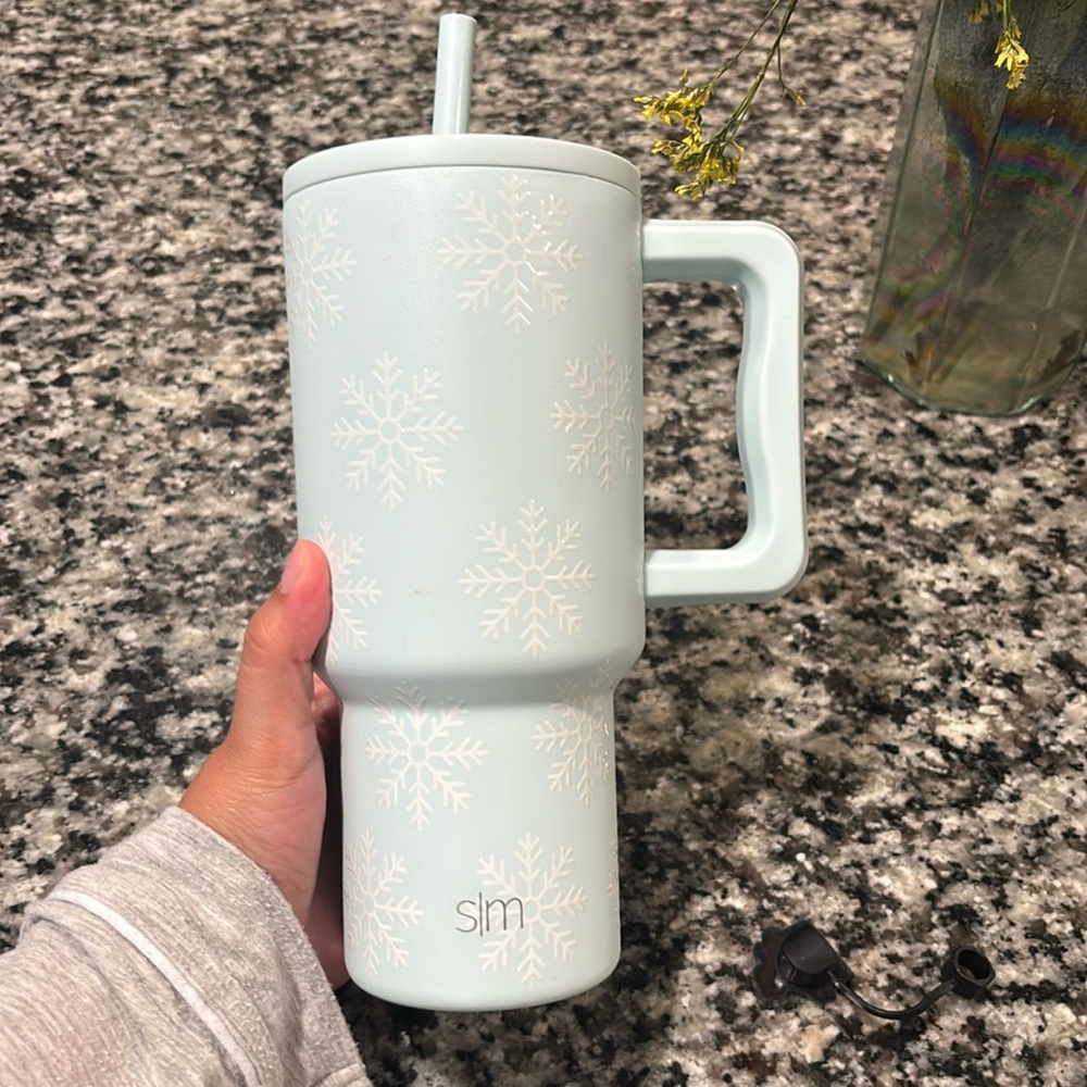 Simple Modern 30 fl oz Insulated Trek Tumbler Snowflake Limited Edition